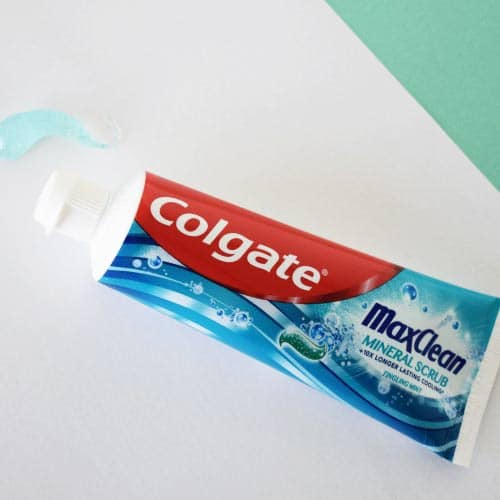 Colgate Max White Crystals tandpasta tube