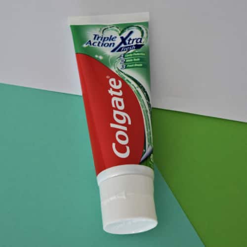 Colgate Triple Action Xtra Fresh tandpasta tube